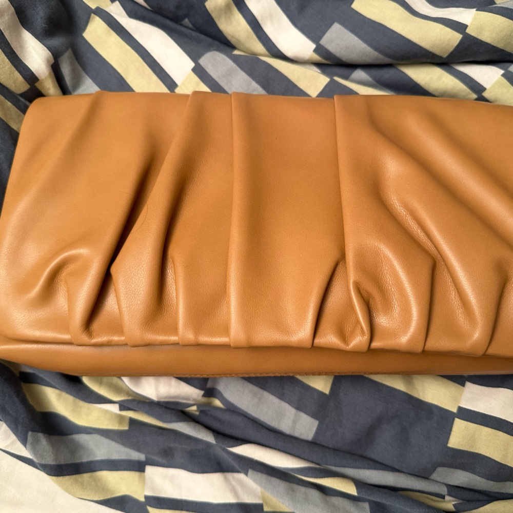 NWT express clutch